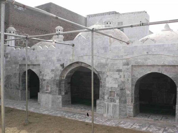 ÐÐ°ÑÑÐ¸Ð½ÐºÐ¸ Ð¿Ð¾ Ð·Ð°Ð¿ÑÐ¾ÑÑ âSinkingâ Mughal-era mosque attracts visitors
